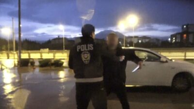 Isparta’da alkollü sürücü denetimine takılan bir kişi, alkolmetreye üflememek için
