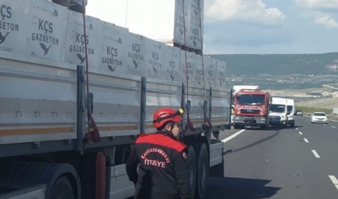 TAG Otoyolu’nda meydana gelen bir kaza sonucunda, bozulan bir tıra