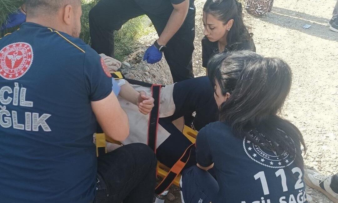 Adıyaman’da meydana gelen bir trafik kazasında, bir aracın kontrolünü kaybederek