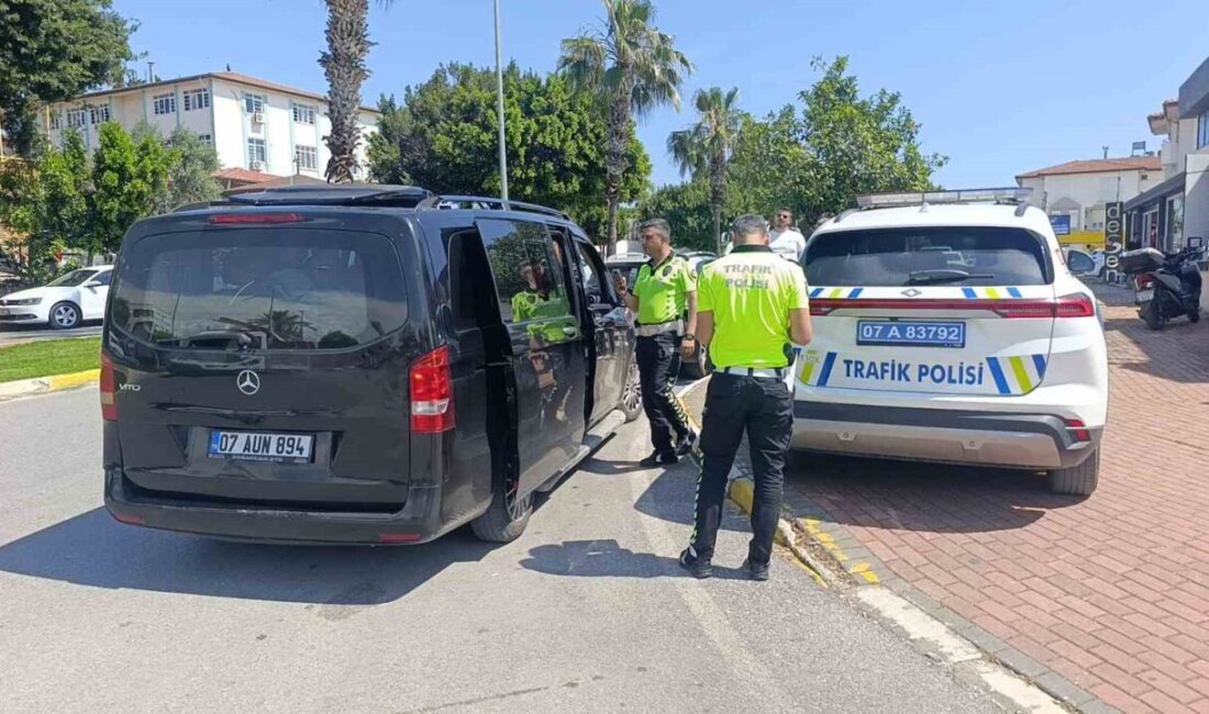 Manavgat ilçesinde, Kazakistan vatandaşı turistlerin ücret ödemeden aracına alan bir