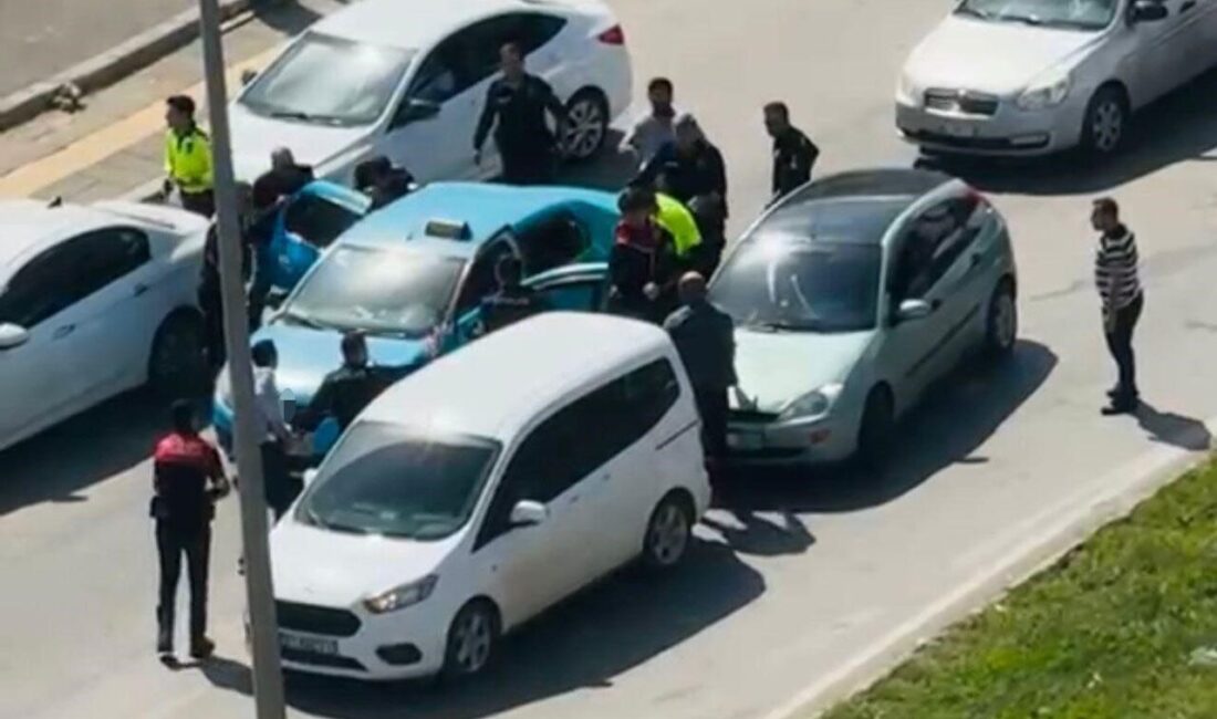 Gaziantep’te bir şahıs, kız arkadaşıyla beraber bir taksiciyi rehin aldıktan