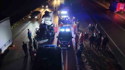 Aksaray’da meydana gelen trafik kazasında, tarım işçilerini taşıyan bir minibüs