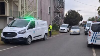 Sakarya’nın Kocaali ilçesinde bir adam, çocuklarının gözü önünde eşiyle tartıştıktan