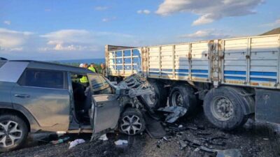 Tatvan ilçesinde akşam saatlerinde meydana gelen trafik kazasında toplam altı