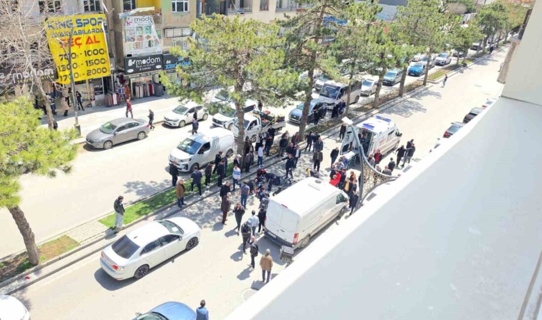 Tatvan ilçesinde meydana gelen trafik kazasında, bir motosiklet ile bir