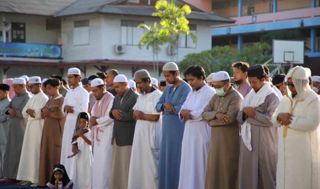 Tayland’da binlerce Müslüman, Kurban Bayramı namazı için bir araya geldi.