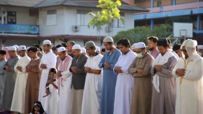 Tayland’da binlerce Müslüman, Kurban Bayramı namazı için bir araya geldi.