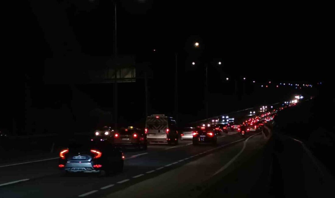 Kurban Bayramı tatilinin sona ermesiyle birlikte dönüş yoluna çıkan vatandaşlar,