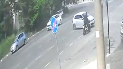 Çorlu ilçesinde meydana gelen bir trafik kazasında otomobil ile motosikletin