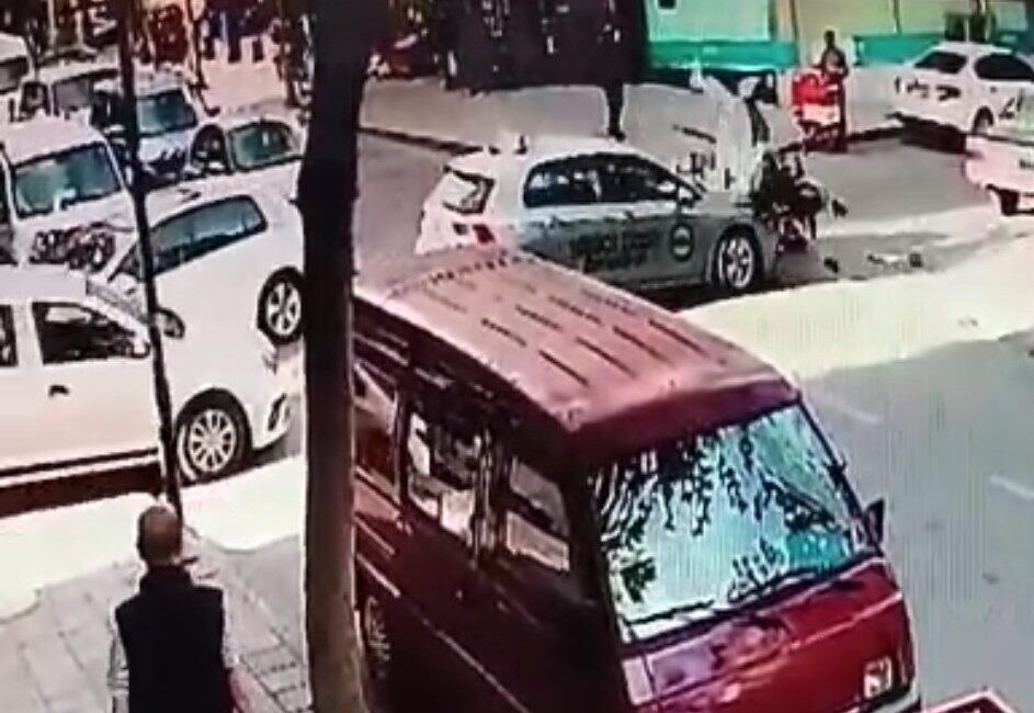 Çorlu, Tekirdağ’da meydana gelen trafik kazasında bir otomobil ile çarpışan