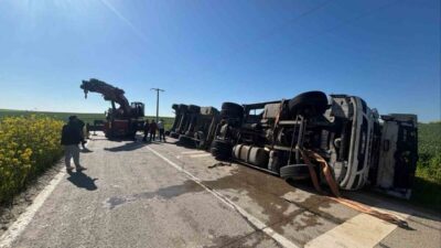 Çorlu ilçesinde meydana gelen trafik kazasında, kontrolü kaybeden bir tır