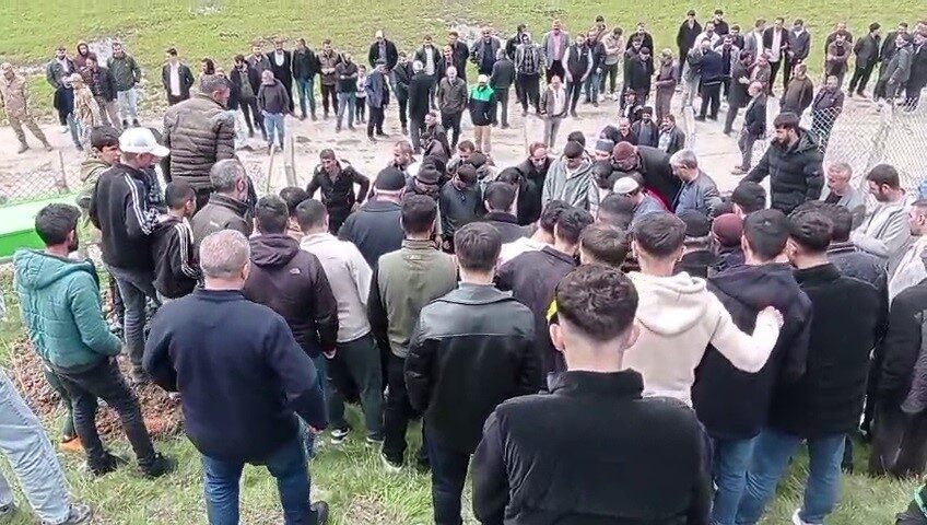 Erzurum’un Tekman ilçesinde, dere yatağına düşerek boğulan 9 yaşındaki bir