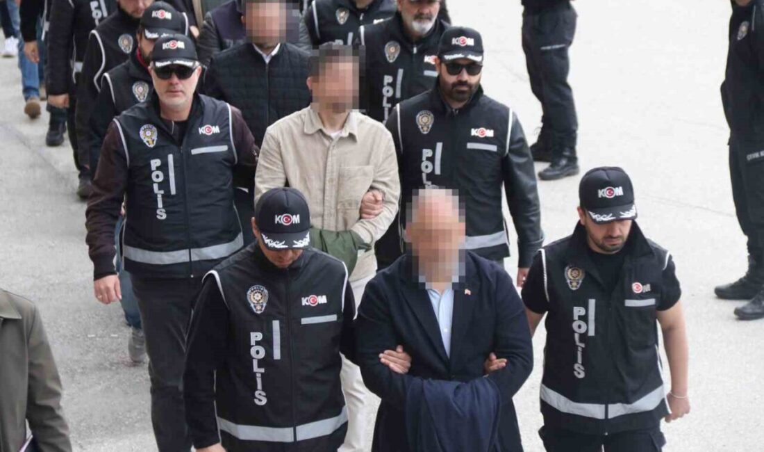 Eskişehir’de Tepebaşı Belediyesi’ne yönelik düzenlenen operasyonda gözaltına alınan ve adliyeye