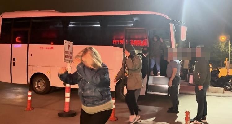 Eskişehir’de Tepebaşı Belediyesi’ne yönelik gerçekleştirilen operasyon sonucunda gözaltına alınan şüpheliler,