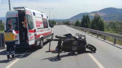 Manisa’nın Kırkağaç ilçesinde tır ile üç tekerlekli elektrikli motosikletin çarpışması