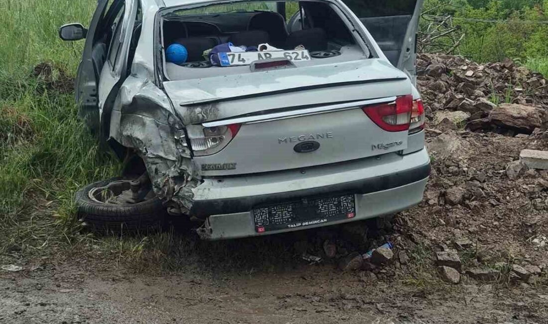 Zonguldak’ın Ereğli ilçesinde meydana gelen trafik kazasında tır ile otomobil