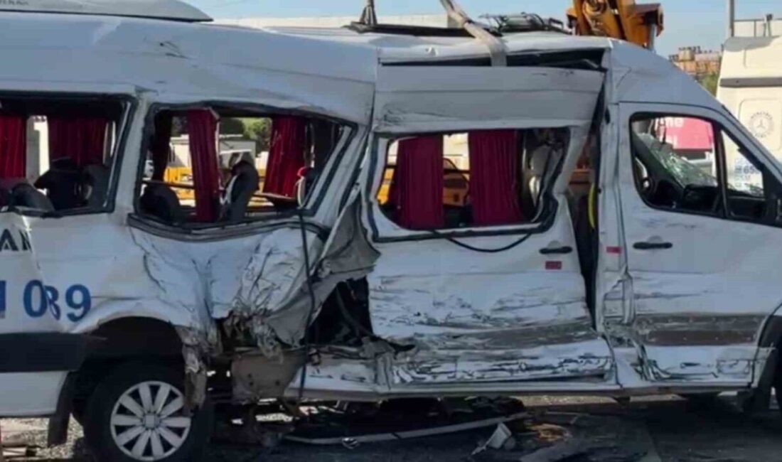 Kocaeli’nin Çayırova ilçesinde, bir tırın işçi servisi ile çarpışması sonucunda