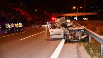 Hatay’ın İskenderun ilçesinde meydana gelen trafik kazasında tırla çarpışan bir