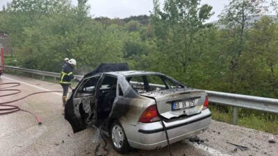 Almus ilçesinde seyir halindeyken alev alan bir araç, kısa sürede