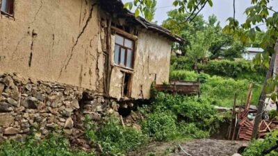 Tokat’ın Nebi köyünde şiddetli yağışlar sonucu bir heyelan meydana geldi.