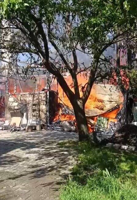 Tokat’ta, Bula köyünde bir evin müştemilatında meydana gelen yangın, hem
