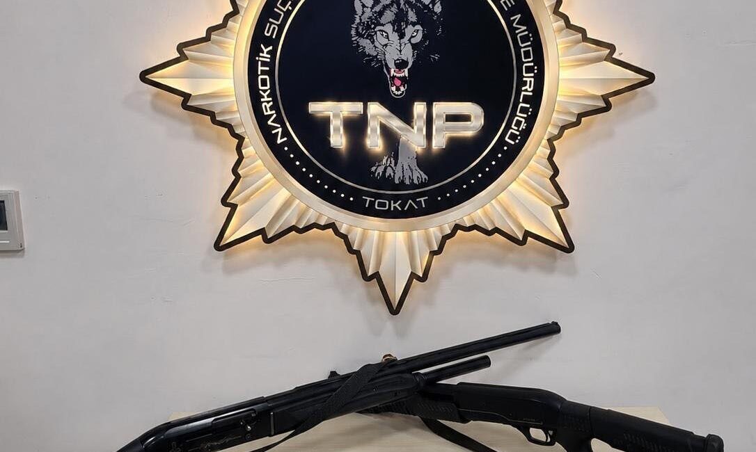 Tokat ilinde bir evde yapılan operasyonda uyuşturucu madde, hassas terazi