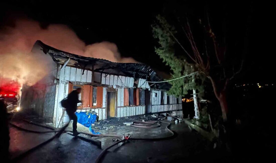Trabzon’un Hayrat ilçesinde bir evde çıkan yangında, dumandan etkilenerek yaşamını