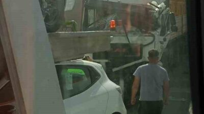Eskişehir’de meydana gelen trafik kazasında, otomobil yüklü bir tıra arkadan