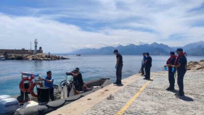 Antalya’ya tatil yapmaya gelen yabancı bir turist, bindiği tur teknesinde