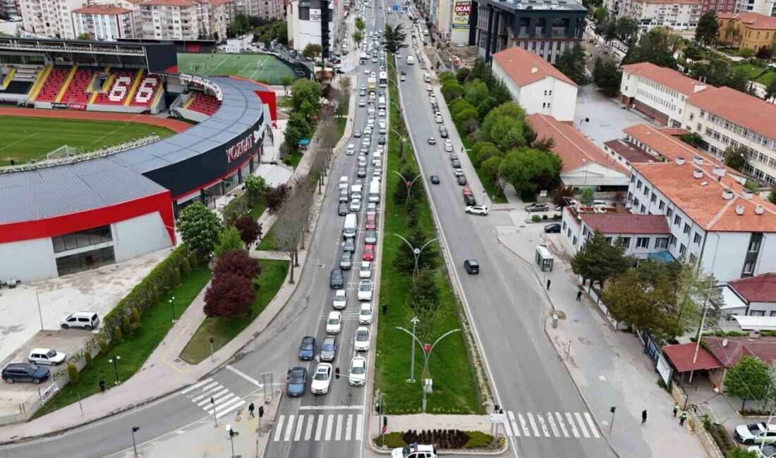 Yozgat’ta, Kurban Bayramı nedeniyle artan trafik yoğunluğuna ilişkin havadan kaydedilen