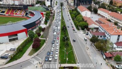 Yozgat’ta, Kurban Bayramı nedeniyle artan trafik yoğunluğuna ilişkin havadan kaydedilen