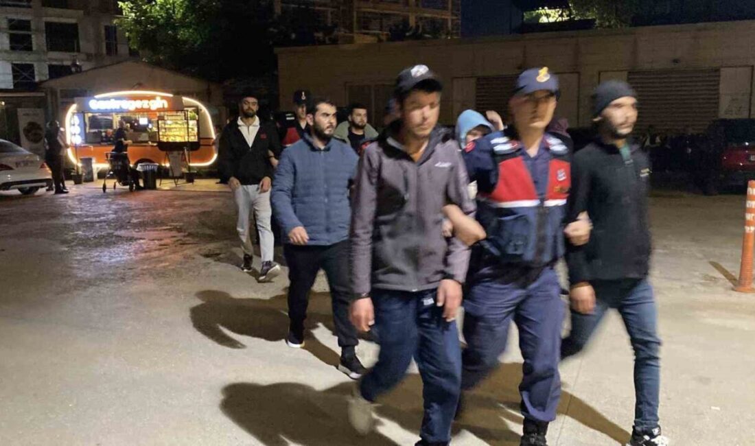 Bursa’nın İnegöl ilçesinde gerçekleştirilen operasyonda, kaçak yollarla ülkeye girdikleri tespit