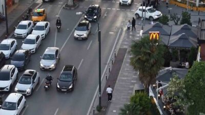 Kadıköy’ün gözde noktalarından Caddebostan Sahili’nde, motosiklet kullanan sürücülerin denetlendiği bir
