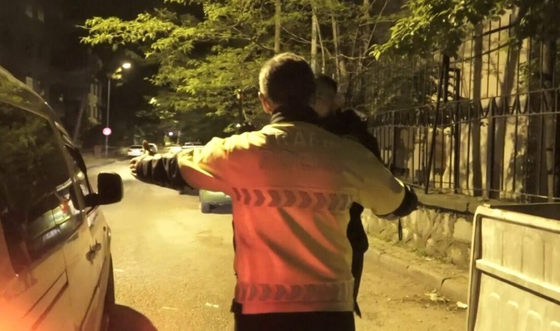 Isparta’da gece saatlerinde gerçekleştirilen alkol denetiminde durdurulan bir araçta bulunan