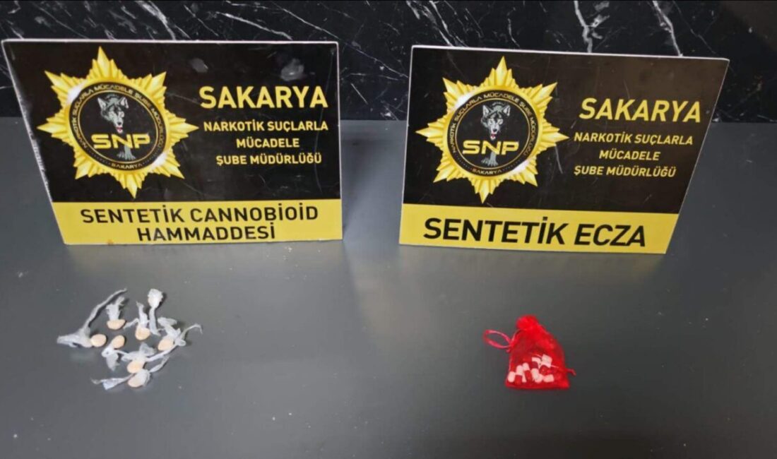 Adapazarı ilçesinde yapılan bir polis operasyonunda uyuşturucu madde satıcılığı yapan