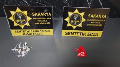 Adapazarı ilçesinde yapılan bir polis operasyonunda uyuşturucu madde satıcılığı yapan