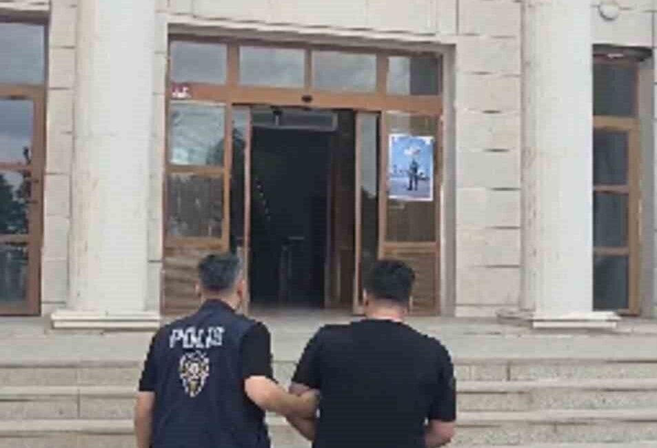 Hatay’ın Kırıkhan ilçesinde, polis ekipleri tarafından aranan şahısların yakalanması amacıyla