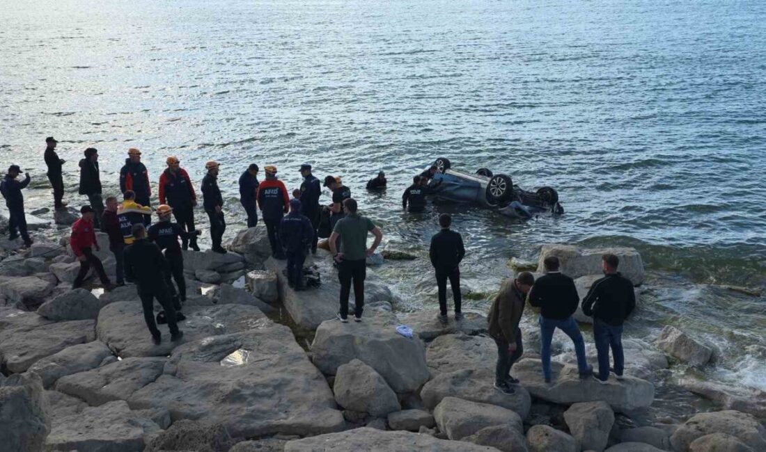 Van’da meydana gelen trafik kazasında bir kişi, aracın Van Gölü’ne