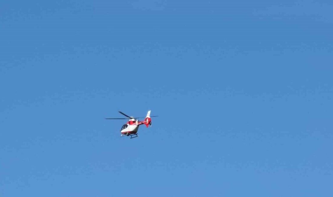 Bahçesaray ilçesinde solunum sorunu yaşayan 77 yaşındaki hasta helikopter ambulansla