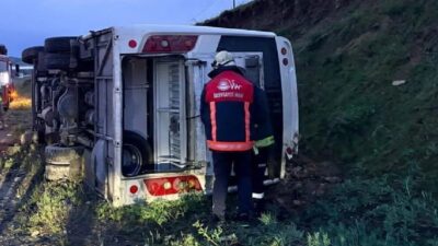 Van-Erciş karayolunda emniyet personelini taşıyan bir midibüsün devrilmesi sonucu dört