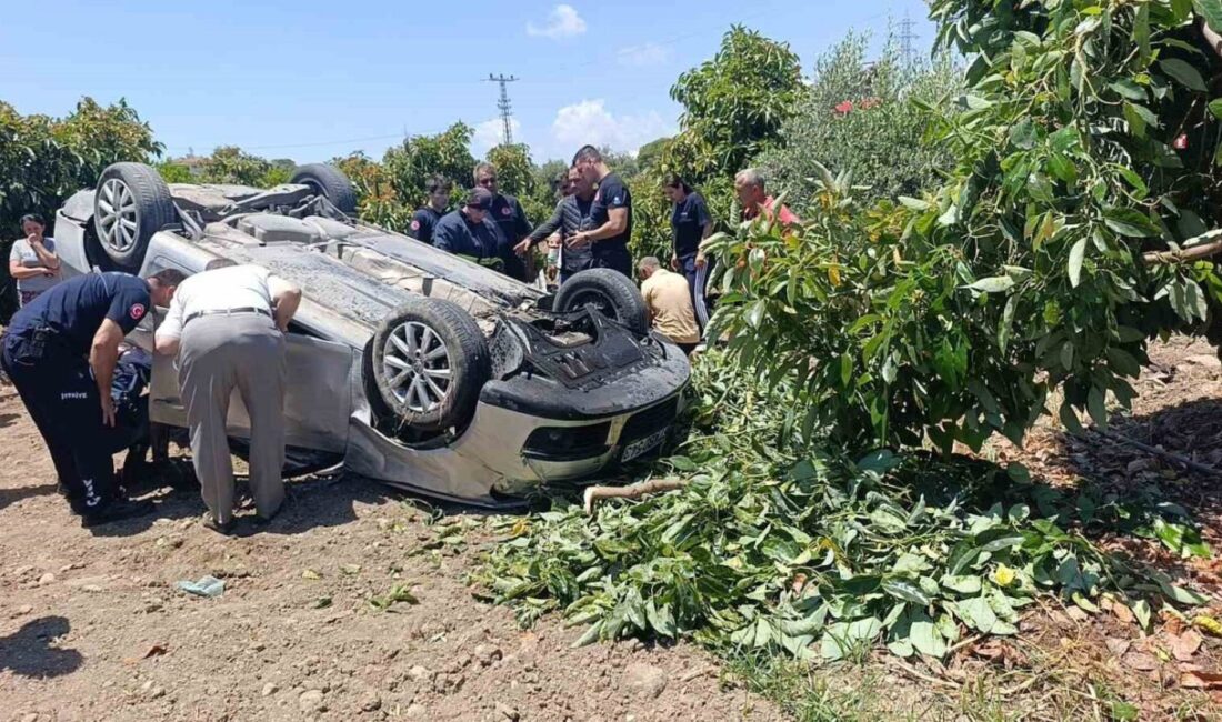 Manavgat ilçesinde meydana gelen bir trafik kazasında, bir otomobil virajı