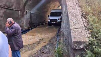 Gaziantep’in İslahiye ilçesinde meydana gelen şiddetli yağışlar sonrasında alt geçitte