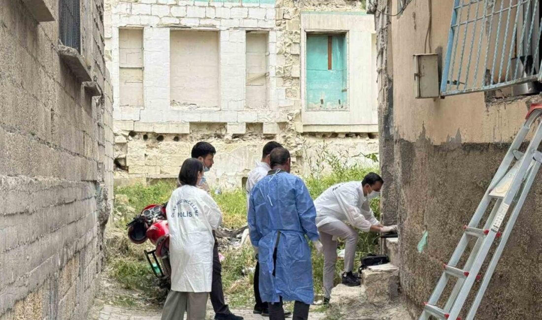 Birecik ilçesinde yalnız yaşayan bir kadın, komşuları tarafından ölü olarak