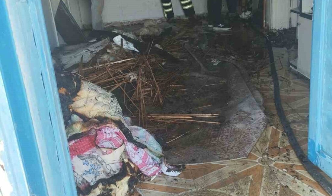 Bir evin, iddiaya göre Şanlıurfa’nın Birecik ilçesinde elektrik kontağından çıkan