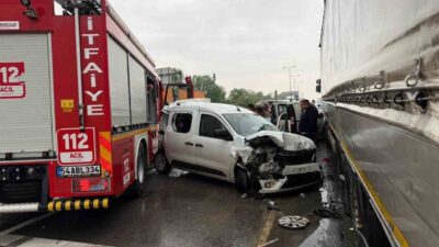 Sakarya’nın Akyazı ilçesinde, D-100 kara yolunda meydana gelen zincirleme trafik