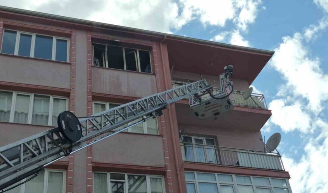 Eskişehir’de bir apartman dairesinin yatak odasında meydana gelen yangında ağır