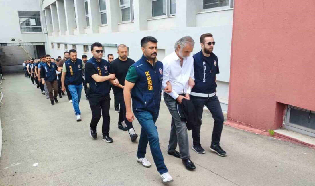 Adana merkezli 21 ilde yürütülen operasyonda, aralarında gazeteci Rasim Ozan