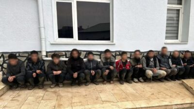Jandarma ekipleri, Hatay’ın Yayladağı ilçesinde dron desteğiyle yürütülen operasyonda 11