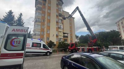 Denizli’de, tamirat için çatıya çıkan iki işçi yıldırım çarpması sonucu