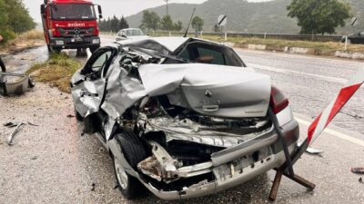 Kula ilçesinde meydana gelen trafik kazasında, yağışlı hava sebebiyle yol